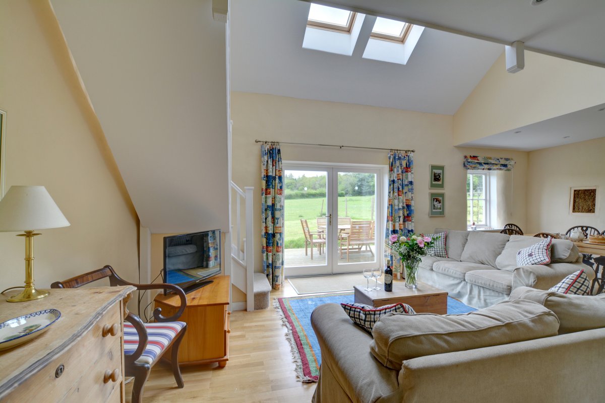 Clay Cottage sitting/dining area